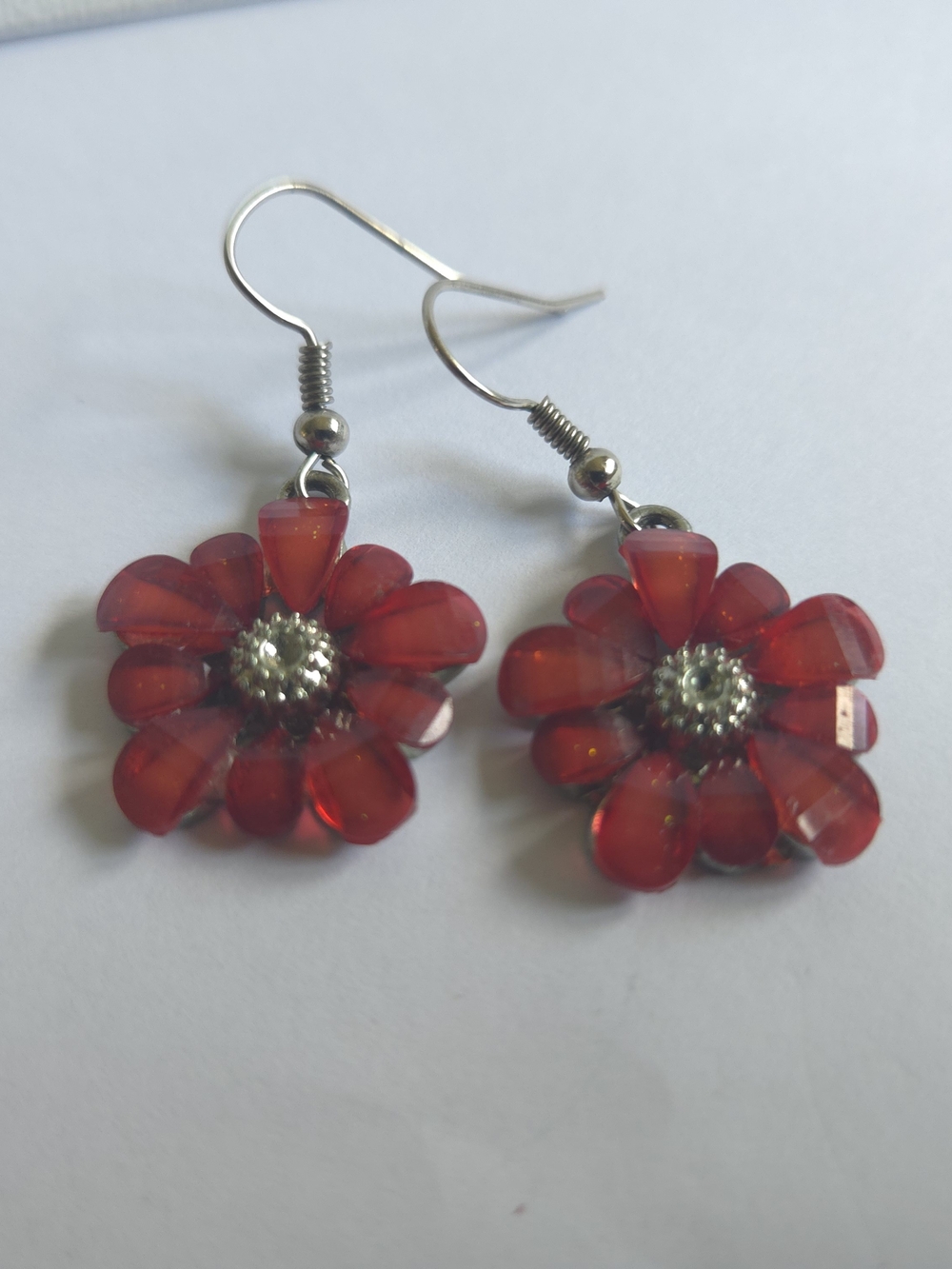 Vintage Y2K Ruby Red Faceted Acrylic Flower Dangle Earrings